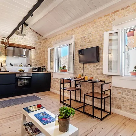 Apartment Art Loft Venetian Well *