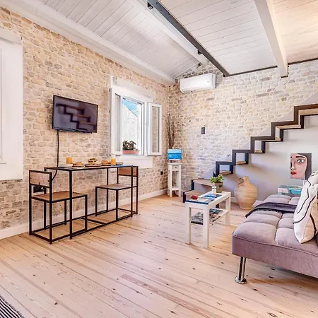 Art Loft Venetian Well Apartment